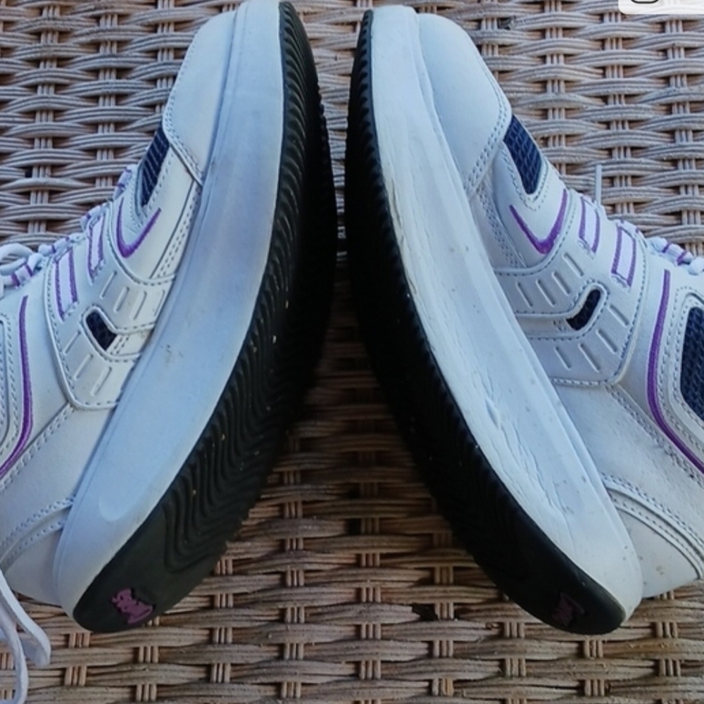 Curves For Women's White and Purple Sneaker Shoes, Size 8 - Picture 3 of 8